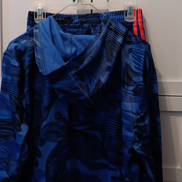 Boys Adidas 2 piece jogging suit - Picture 6 of 6